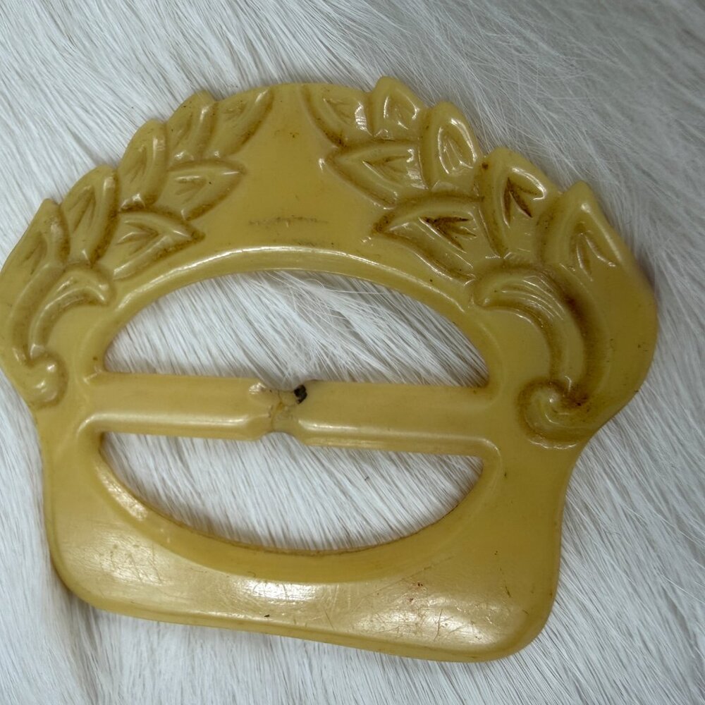 Vintage Yellow Ivory Plastic Leaf Feather Belt Buckle - Picture 2 of 4